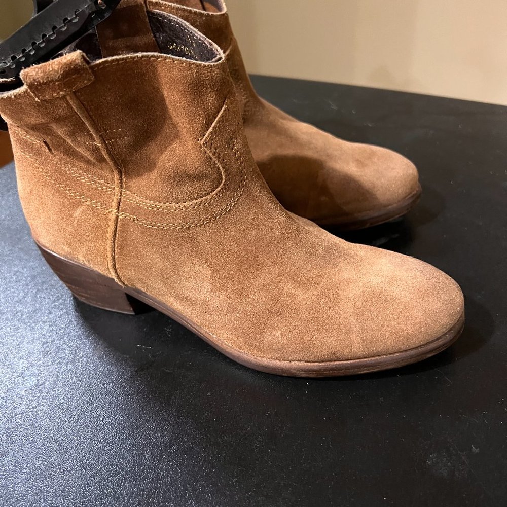 Diba true size 6.5 tan suede ankle boots moon river